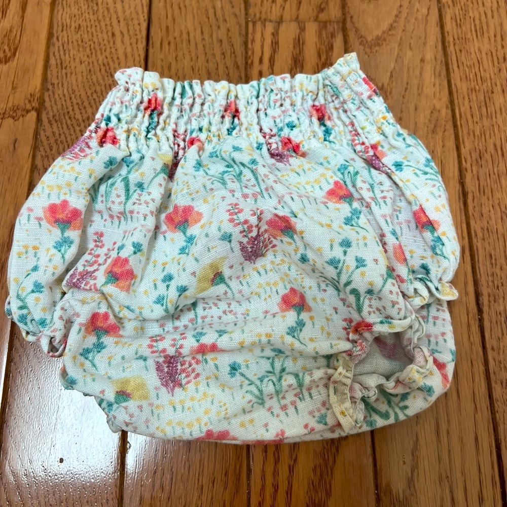 Bonnet a Pompon Linen Baby Bloomer